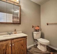 Lakefront Golden Home w / Hot Tub  Pool Access - China Accommodation
