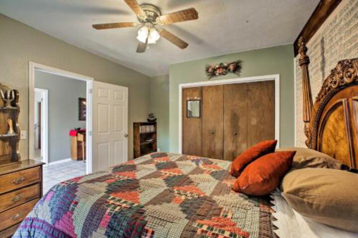 Lakefront Golden Home W / Hot Tub & Pool Access! - thumb 6