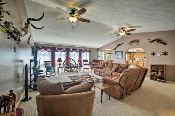 Lakefront Golden Home W / Hot Tub & Pool Access! - thumb 1