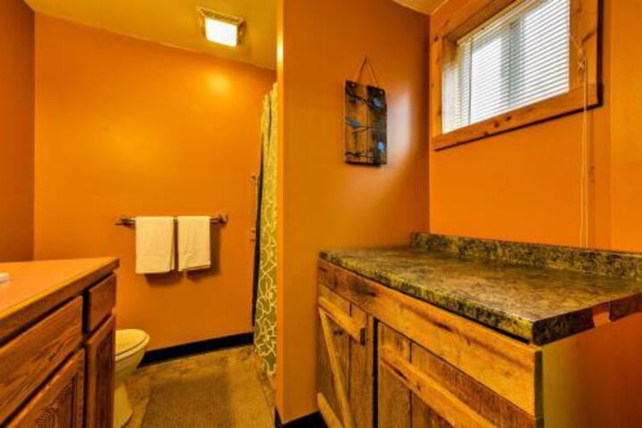 Privately Located Seward Apt W / Backyard & Mtn Views - thumb 3