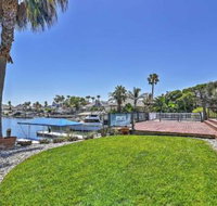 Waterfront Discovery Bay Home w / Outdoor Bar  Dock - Tourism Bookings