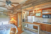 Cozy Seguin Studio Cottage w / River Views  Balcony