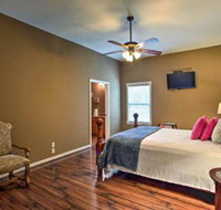 Modern Marshall Home Close to Lakes  Casinos - USA Accommodation