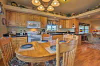 Cozy Ski Cabin w / Deck Near Taos Ski Valley