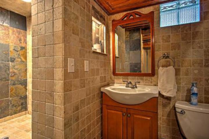 House In New Buffalo W / Hot Tub & Large Yard! - thumb 3