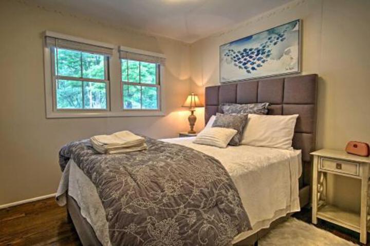 House In New Buffalo W / Hot Tub & Large Yard! - thumb 2