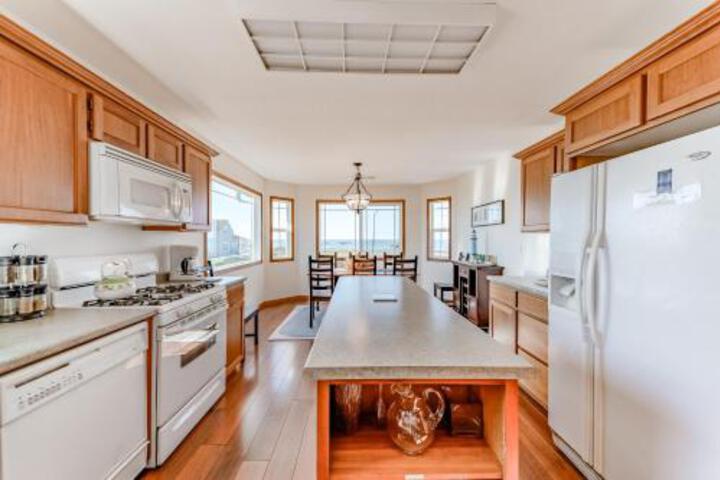 Crescent City Beach House - thumb 3