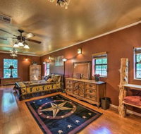 Spacious Conroe Home w / Foosball & Pool Table! - China Accommodation