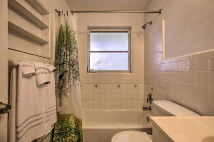 Cozy Singer Island Condo Walk To The Beach! - thumb 3