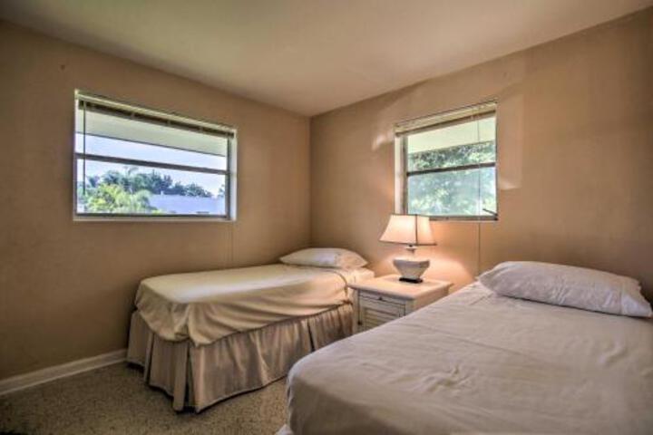 Cozy Singer Island Condo Walk To The Beach! - thumb 2