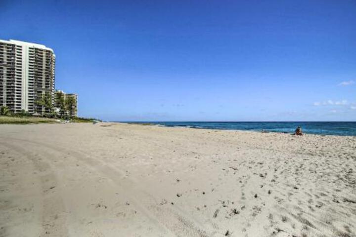 Cozy Singer Island Condo Walk To The Beach! - thumb 5