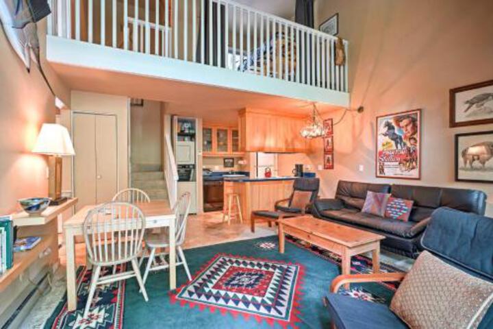 Cozy Sun Valley Condo Deck & Resort Amenities - thumb 2