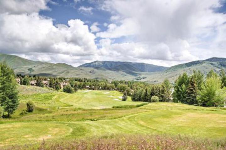 Cozy Sun Valley Condo Deck & Resort Amenities - thumb 0