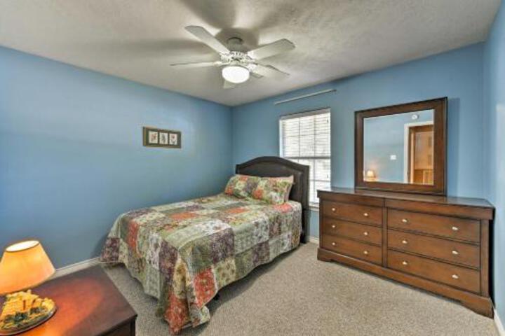 College Station Home W / Yard 5 Mins To A & M! - thumb 5