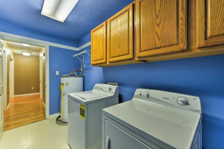 College Station Home W / Yard 5 Mins To A & M! - thumb 2