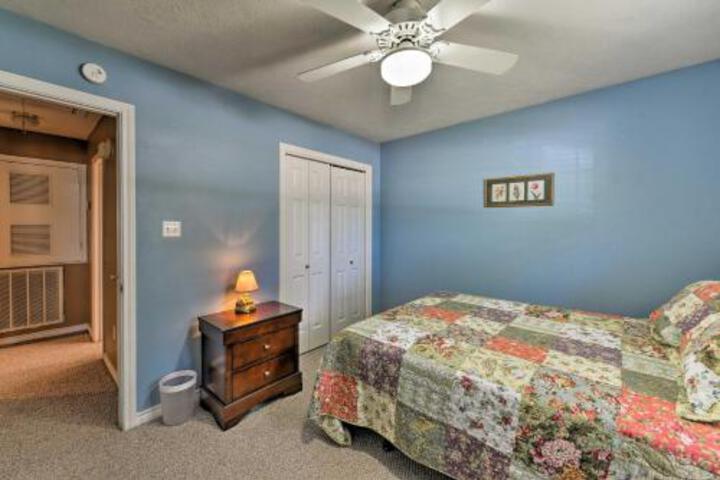 College Station Home W / Yard 5 Mins To A & M! - thumb 3