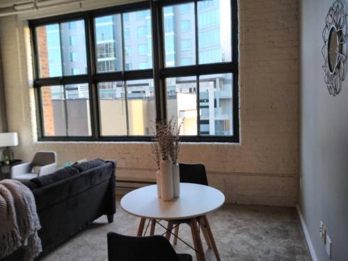 Centrally Located 1BR Loft - thumb 0