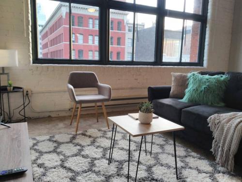 Centrally Located 1BR Loft - thumb 5