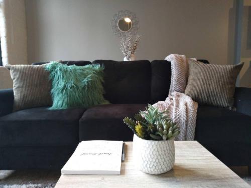 Centrally Located 1BR Loft - thumb 1