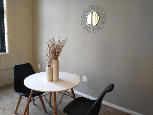 Centrally Located 1BR Loft - thumb 6