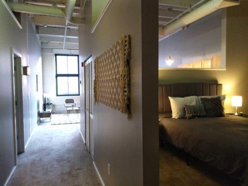 Centrally Located 1BR Loft - thumb 4