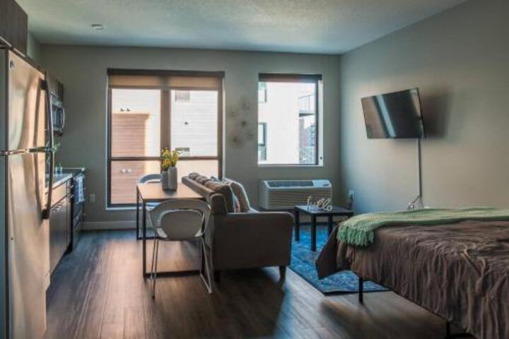 Serene & Cozy Studio In Western Gateway - thumb 2