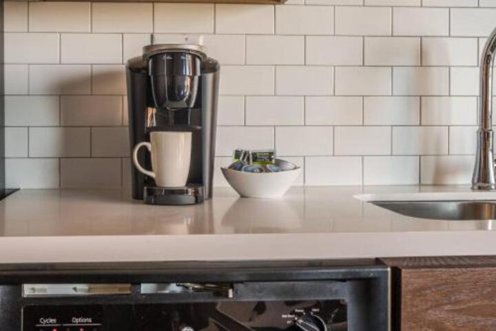 Serene & Cozy Studio In Western Gateway - thumb 3