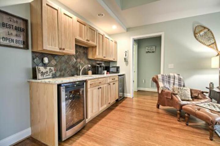 Lavish Wintergreen Home With Hot Tub By Skiing! - thumb 5