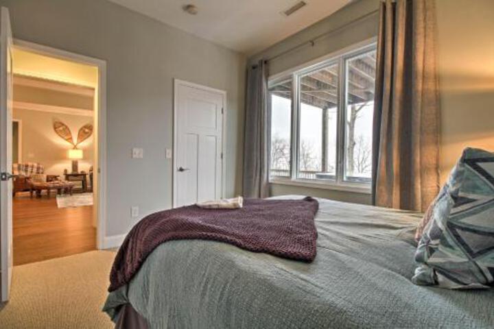 Lavish Wintergreen Home With Hot Tub By Skiing! - thumb 6