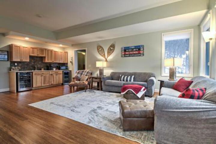 Lavish Wintergreen Home With Hot Tub By Skiing! - thumb 3