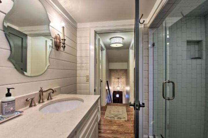 Mirror Lake Cottage W / Private Deck Waterfall - thumb 1