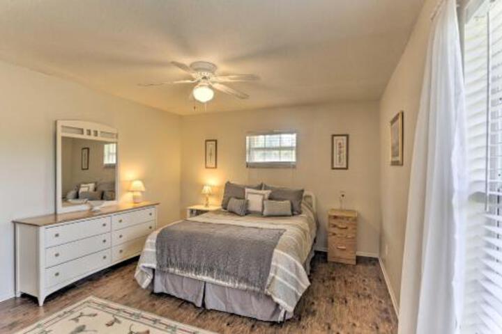 Bokeelia Home W / Large Yard Walk To Canals! - thumb 3