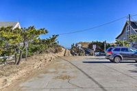 Nags Head Cottage w / Deck 1 Block to Beach