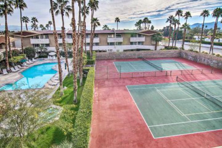 Chic Palm Springs Resort Condo W / 2 Balconies - thumb 0