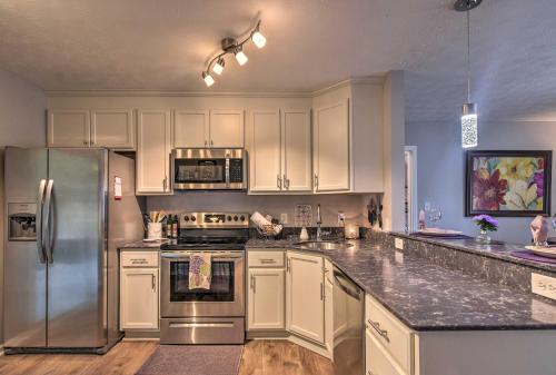 NEW Updated Condo Walk To Downtown Hendersonville - thumb 3