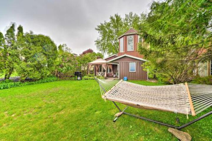 Waterfront Green Bay Cottage W / Stunning Views - thumb 0