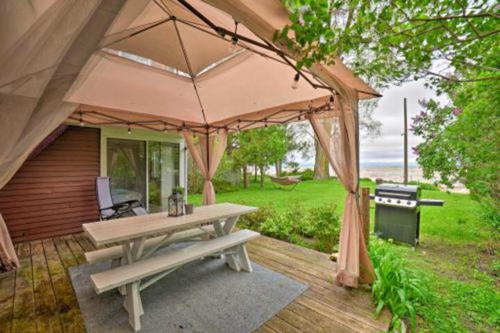 Waterfront Green Bay Cottage W / Stunning Views - thumb 3