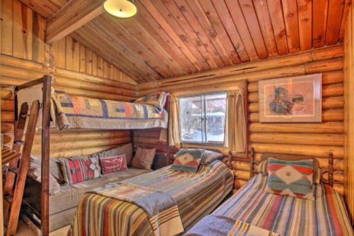 Walk To Lava Hot Springs Pools From Cozy Cabin! - thumb 0