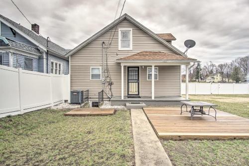 NEW Muskegon Home W / Fire Pit & Patio Mins To Lake - thumb 4