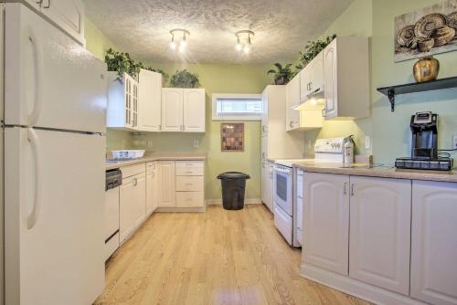 NEW Muskegon Home W / Fire Pit & Patio Mins To Lake - thumb 1