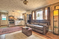 Old Lyme Home w / Yard  Decks Walk to Beach