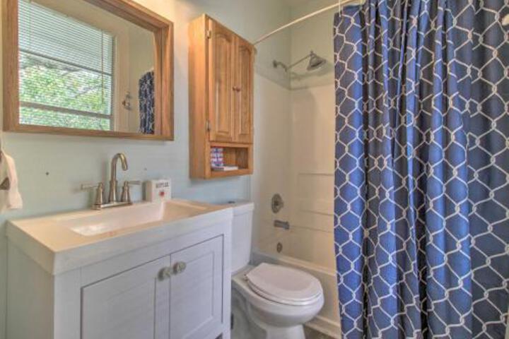 Tybee Island Apt Walk To South Beach & More - thumb 3