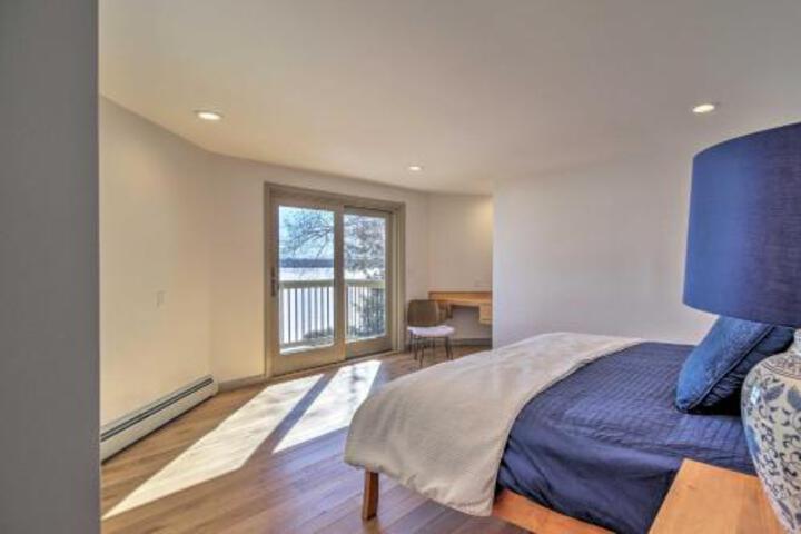 Plattsburgh Home W / Deck On Lake Champlain - thumb 2