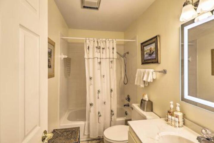 Condo With Balcony In Fairfield Bay Near Marina - thumb 2