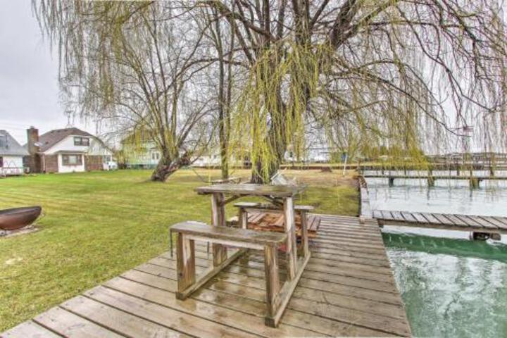 Waterfront Algonac House With Deck & Grill! - thumb 7