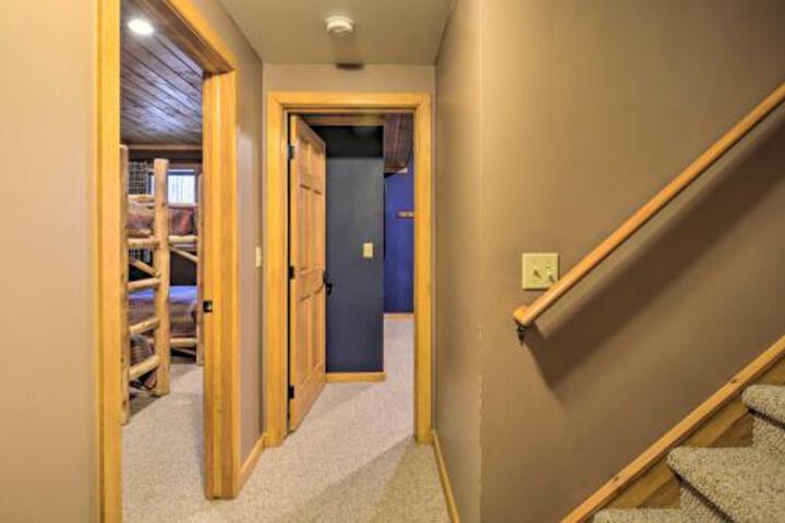 Boyne Mtn Cabin With Hot Tub Near Resort - thumb 1