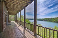 Spacious Cabin on Dale Hollow Lake w / Hot Tub