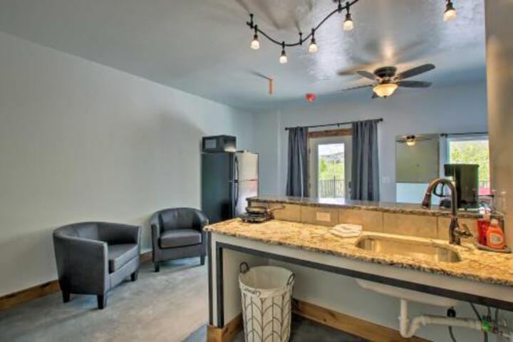 Modern Lava Hot Springs Studio Walk To Pools - thumb 3