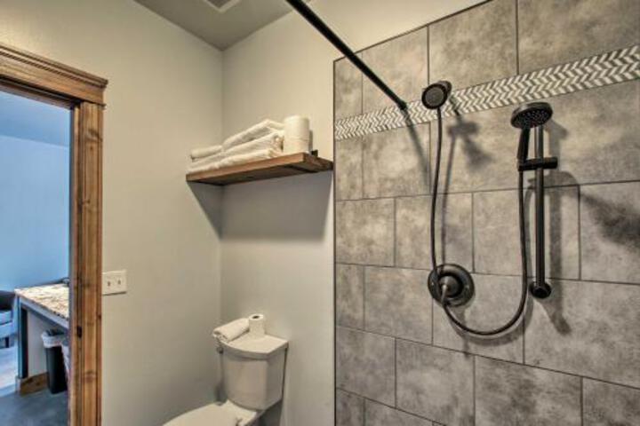 Modern Lava Hot Springs Studio Walk To Pools - thumb 6