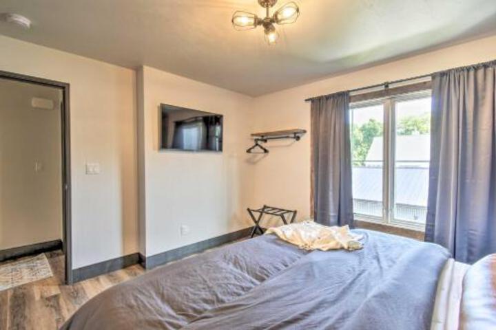 Elkhart Lake Townhome Mins To Road America! - thumb 2